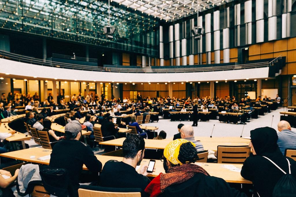 Senatorin Scheeres eröffnet 15. Berliner jugendFORUM im Abgeordnetenhaus von Berlin
