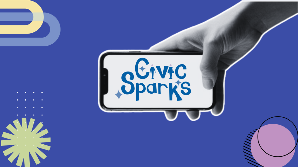 Hand hält Smartphone mit der blauen Aufschrift 'Civic Sparks' auf weißem Bildschirm vor blauem Hintergrund mit grafischen Elementen